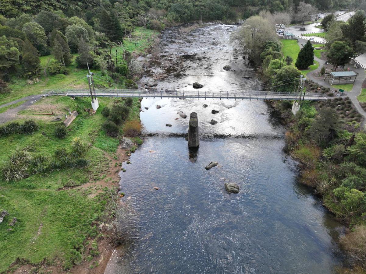Riverside Accommodation Karangahake Exteriör bild