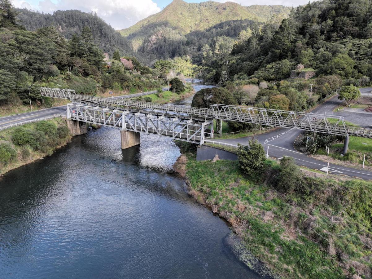 Riverside Accommodation Karangahake Exteriör bild