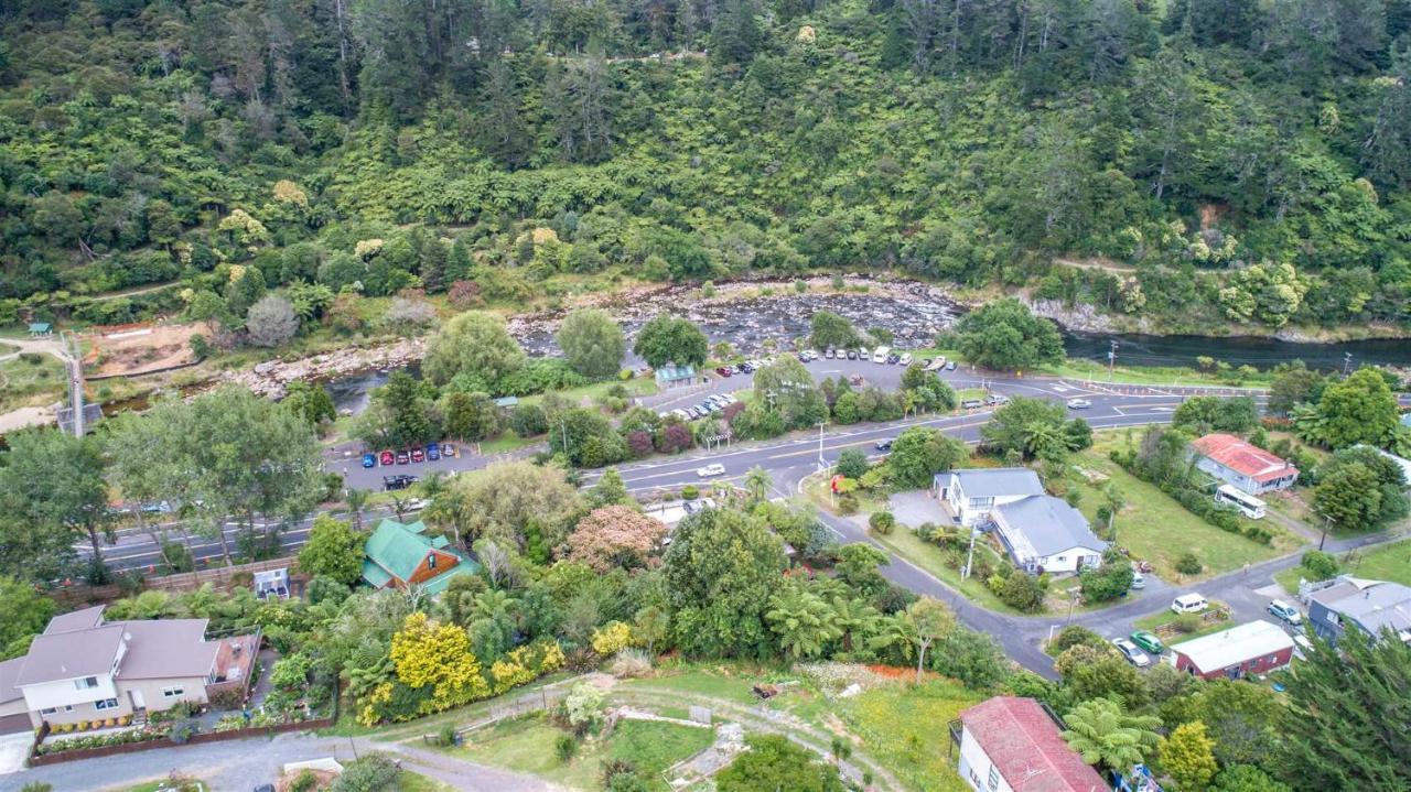 Riverside Accommodation Karangahake Exteriör bild